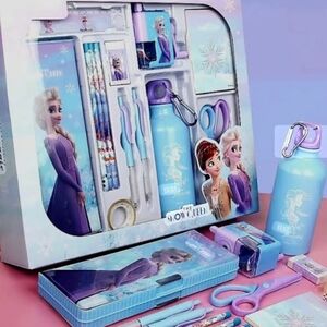 Disney Frozen stationery set featuring Elsa and Anna.